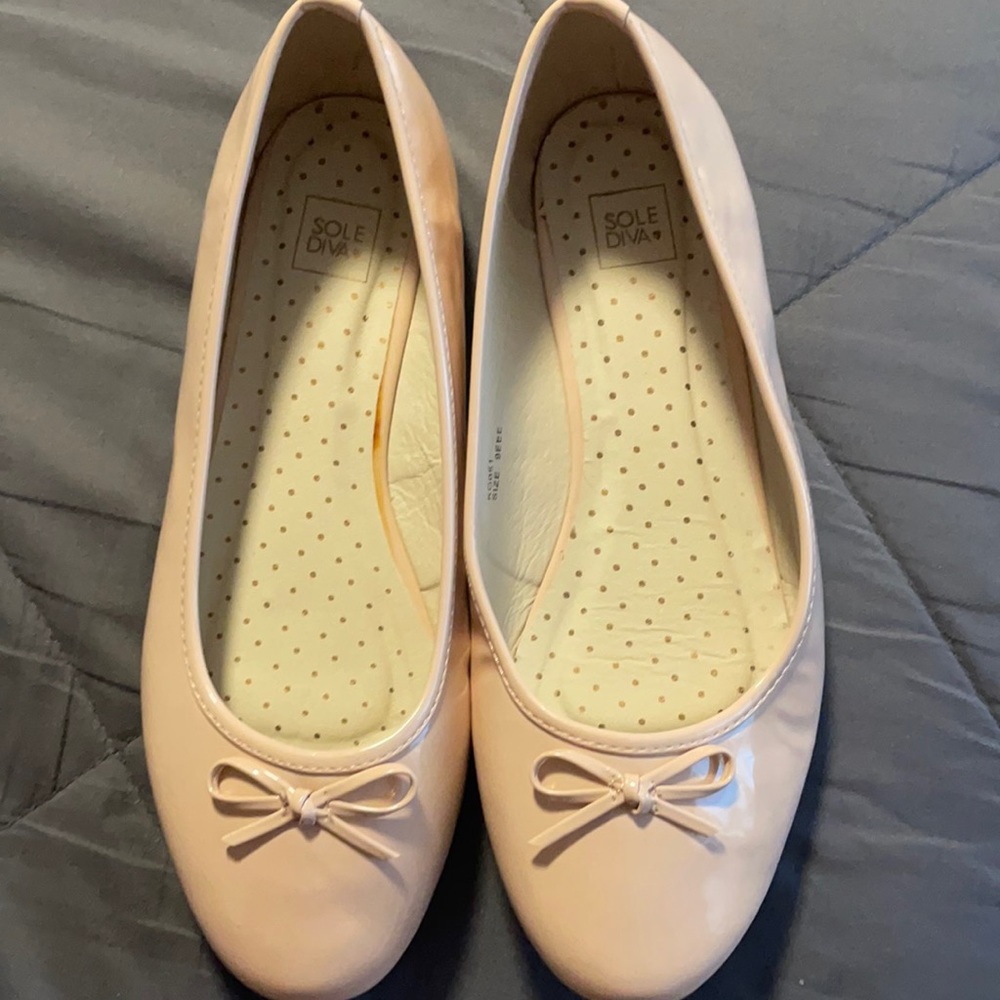 Cream color (almost peachy color) 11 flats